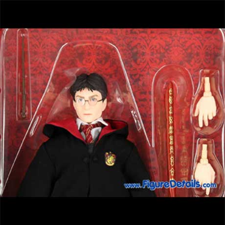 Harry Potter Action Figure with Gryffindor House Robe Review - Medicom Toy RAH 4
